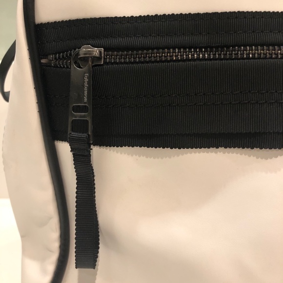 Lululemon Sweat Once A Day Bag ~ White ~ Handles - Picture 3 of 16